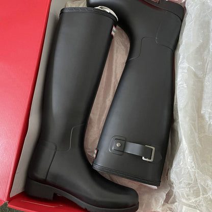 Polished Boots with an Effortless Classic Look