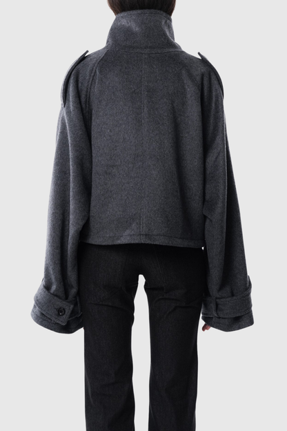 Effortlessly Elegant Jacket with a Timeless Design
