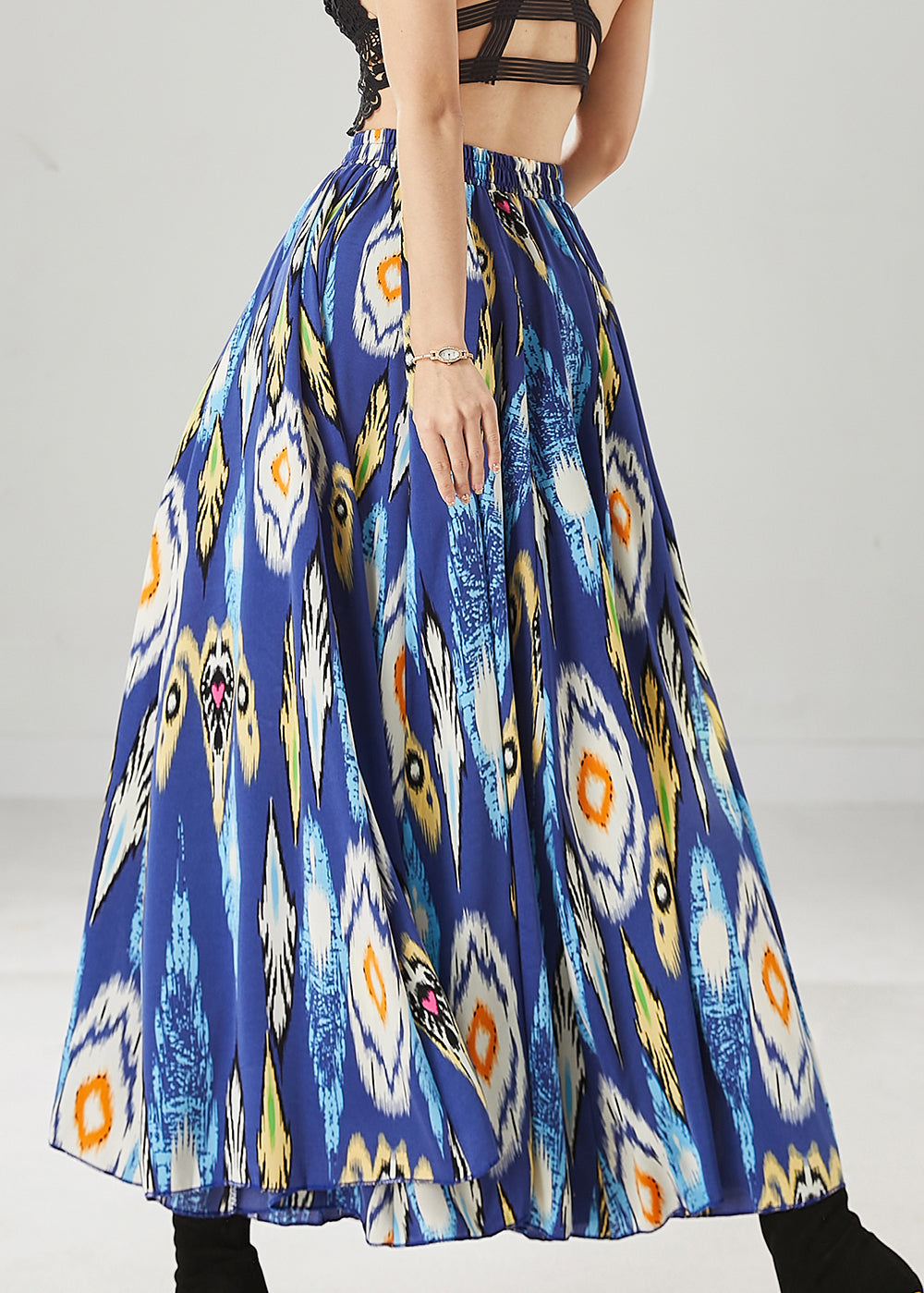 Effortlessly Elegant Garment with a Timeless Design