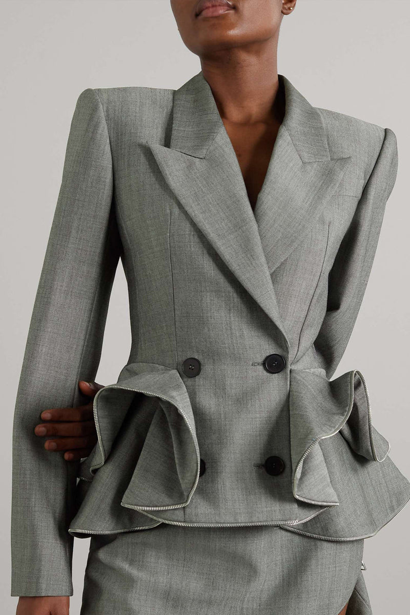 Effortlessly Elegant Garment with a Timeless Design