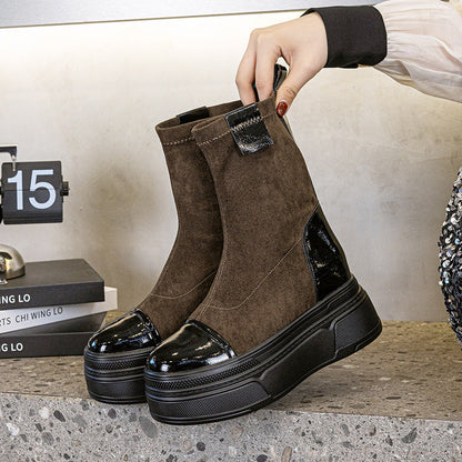 Effortlessly Elegant Boots with a Timeless Design