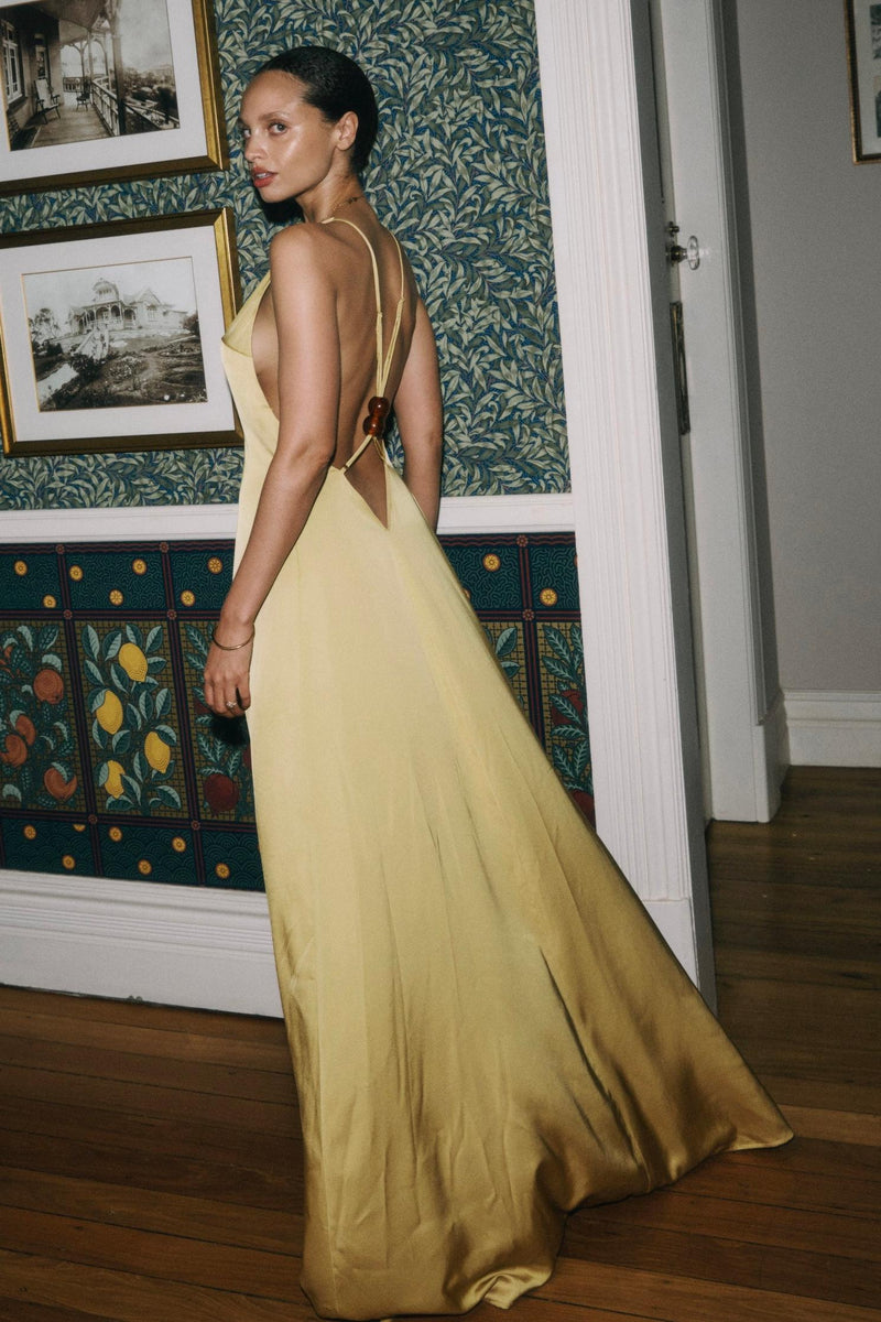 Beautifully Finished Dress in a Timeless Design