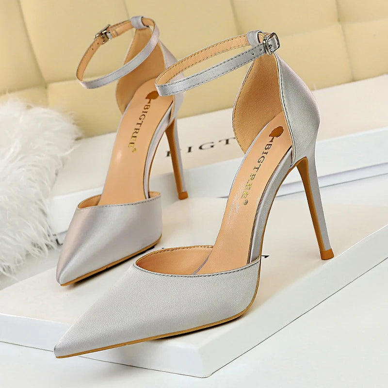 Well Tailored Heels with a Graceful Silhouette