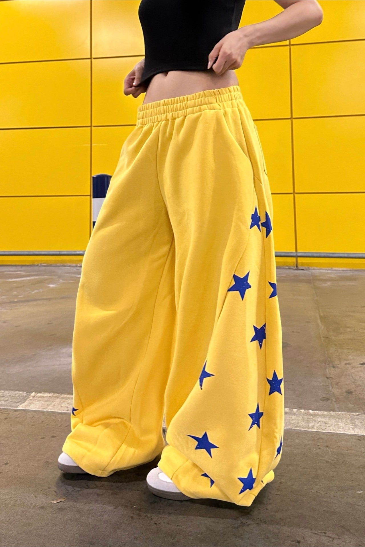 Well Tailored Pants with a Graceful Silhouette