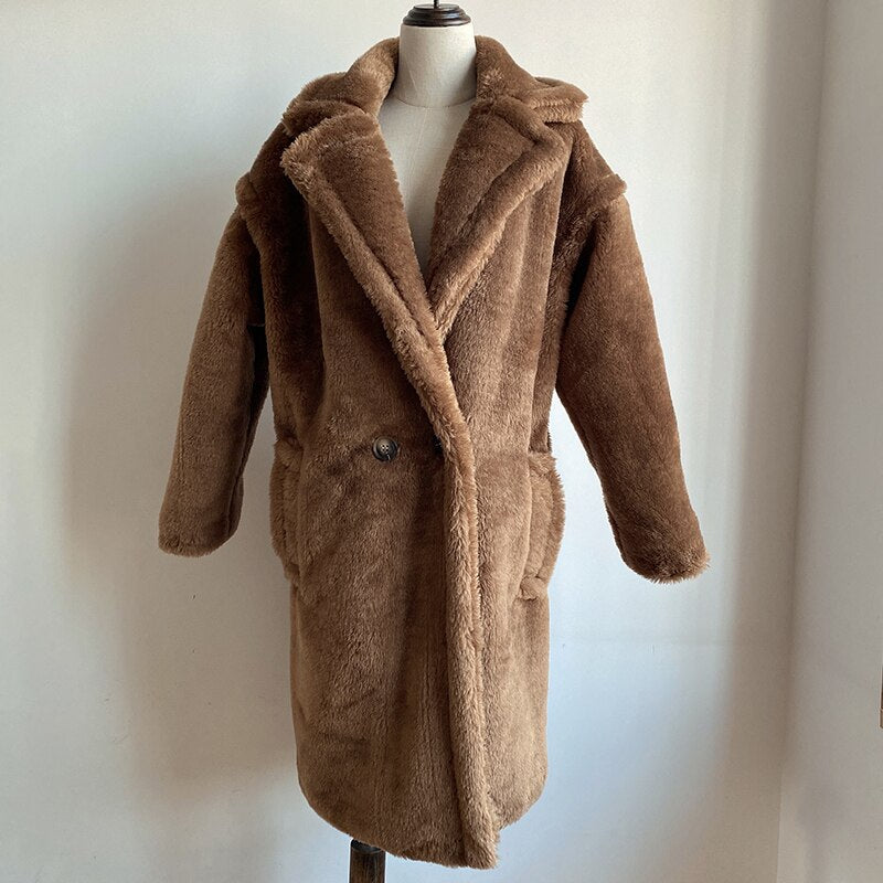 Gracefully Styled Coat for Any Occasion