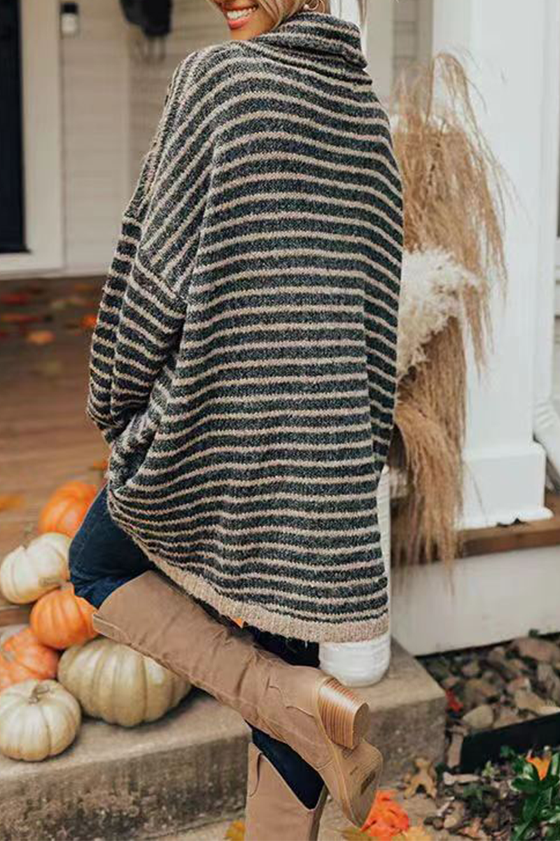 Effortlessly Elegant Sweater with a Timeless Design