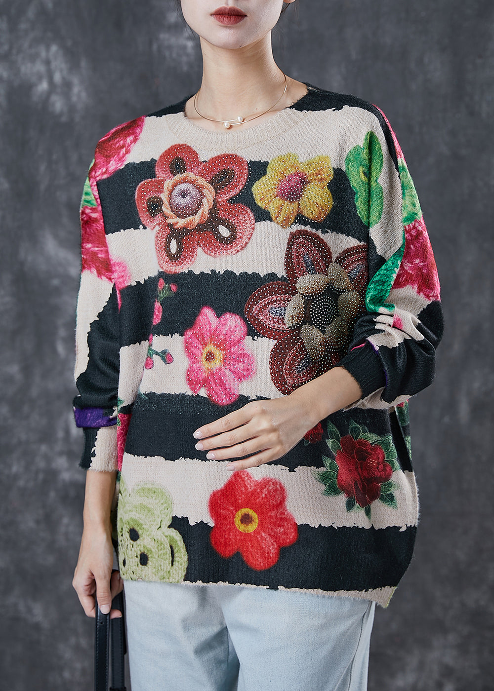 Effortlessly Elegant Sweater with a Timeless Design