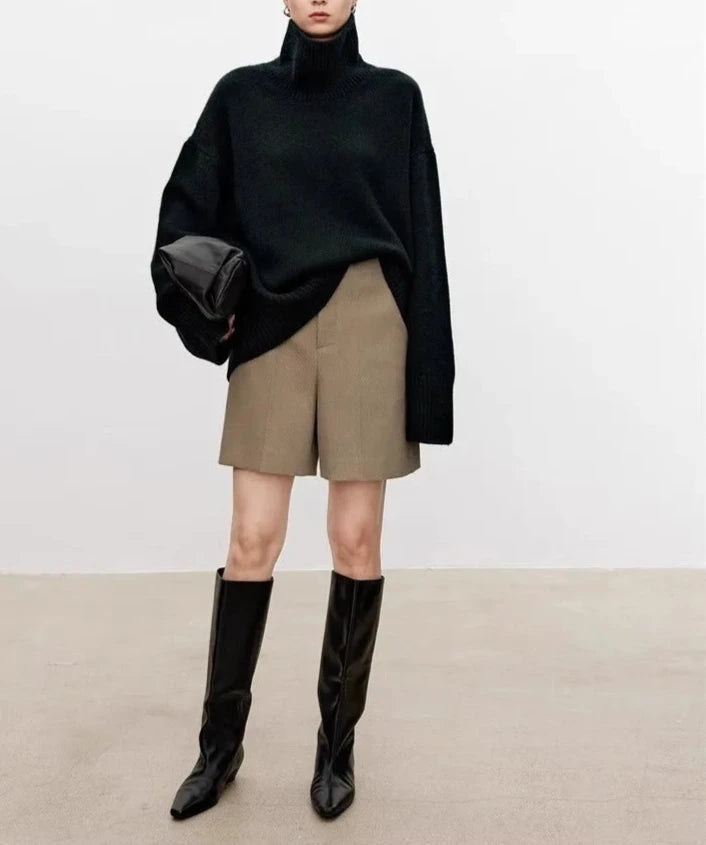 Effortlessly Elegant Sweater with a Timeless Design