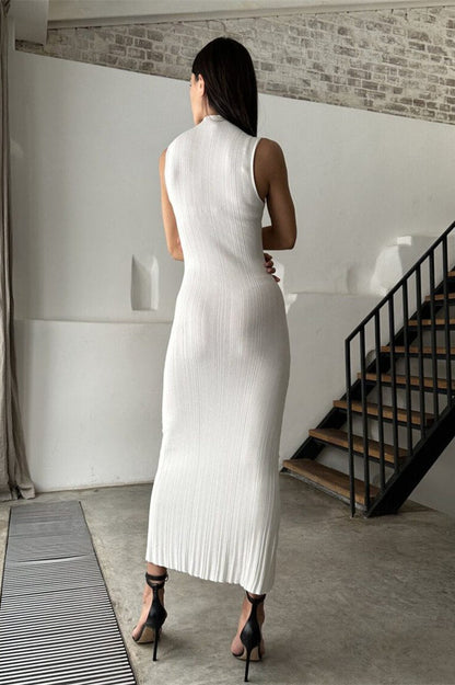 Well Tailored Sweater with a Graceful Silhouette