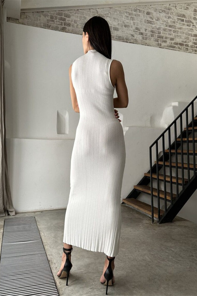 Well Tailored Sweater with a Graceful Silhouette