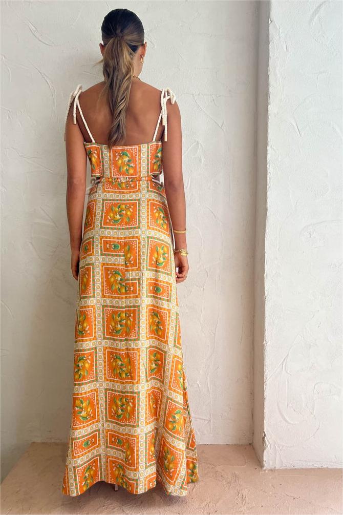Gracefully Styled Dress for Any Occasion