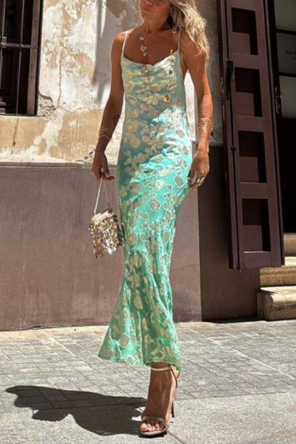 Well Tailored Dress with a Graceful Silhouette