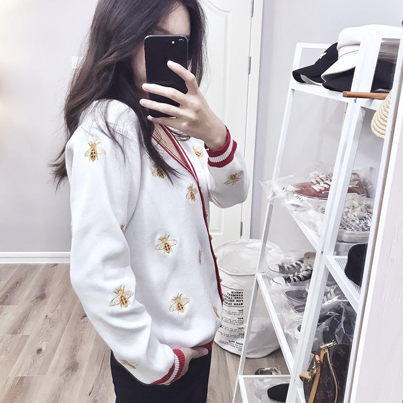 Effortlessly Elegant Cardigan with a Timeless Design