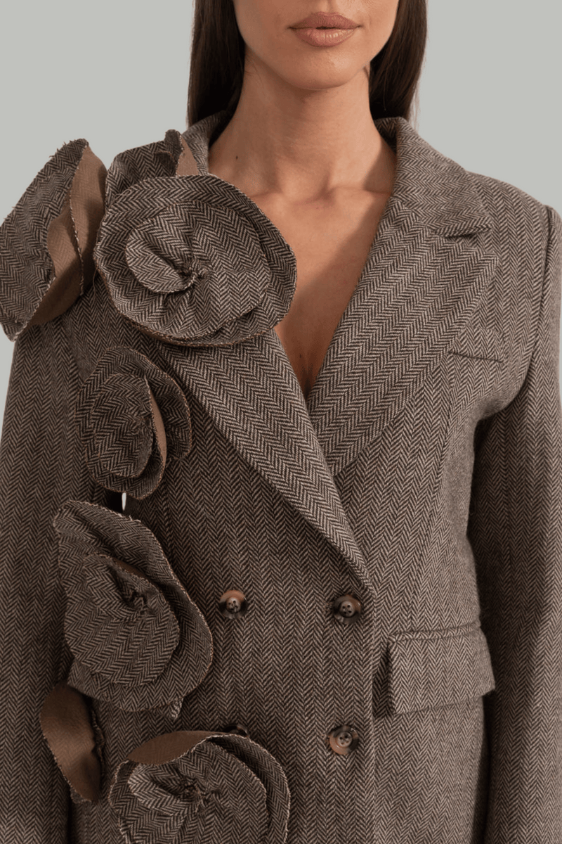Effortlessly Elegant Garment with a Timeless Design