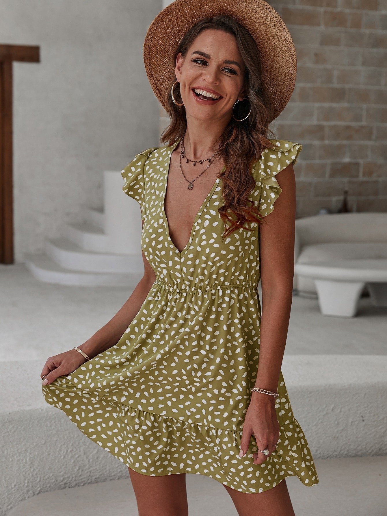 Beautifully Finished Dress in a Timeless Design