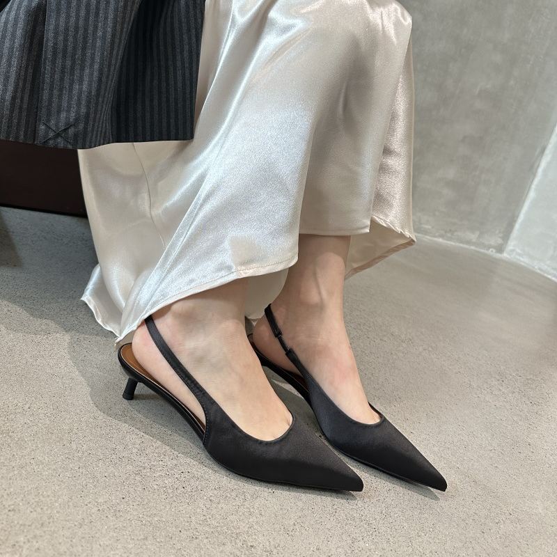 Gracefully Styled Garment for Any Occasion