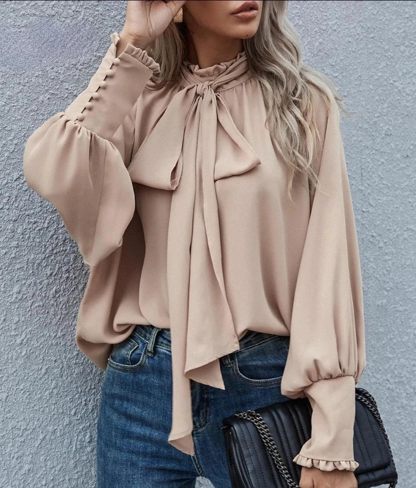 Beautifully Crafted Blouse in a Classic Style