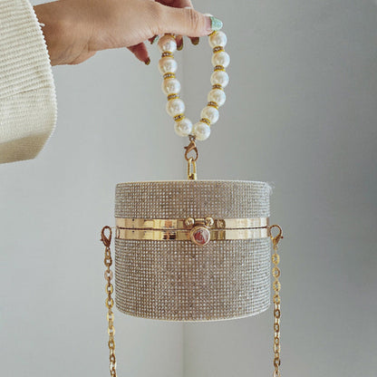 Well Tailored Bag with a Graceful Silhouette