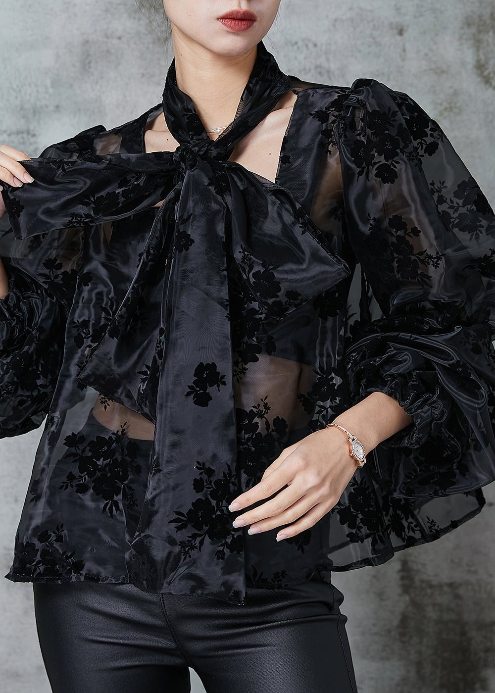 Well Tailored Blouse with a Graceful Silhouette