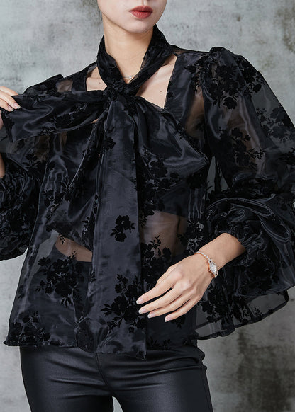 Well Tailored Blouse with a Graceful Silhouette