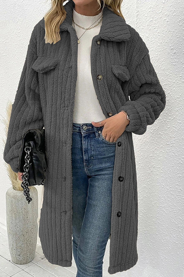 Well Tailored Coat with a Graceful Silhouette