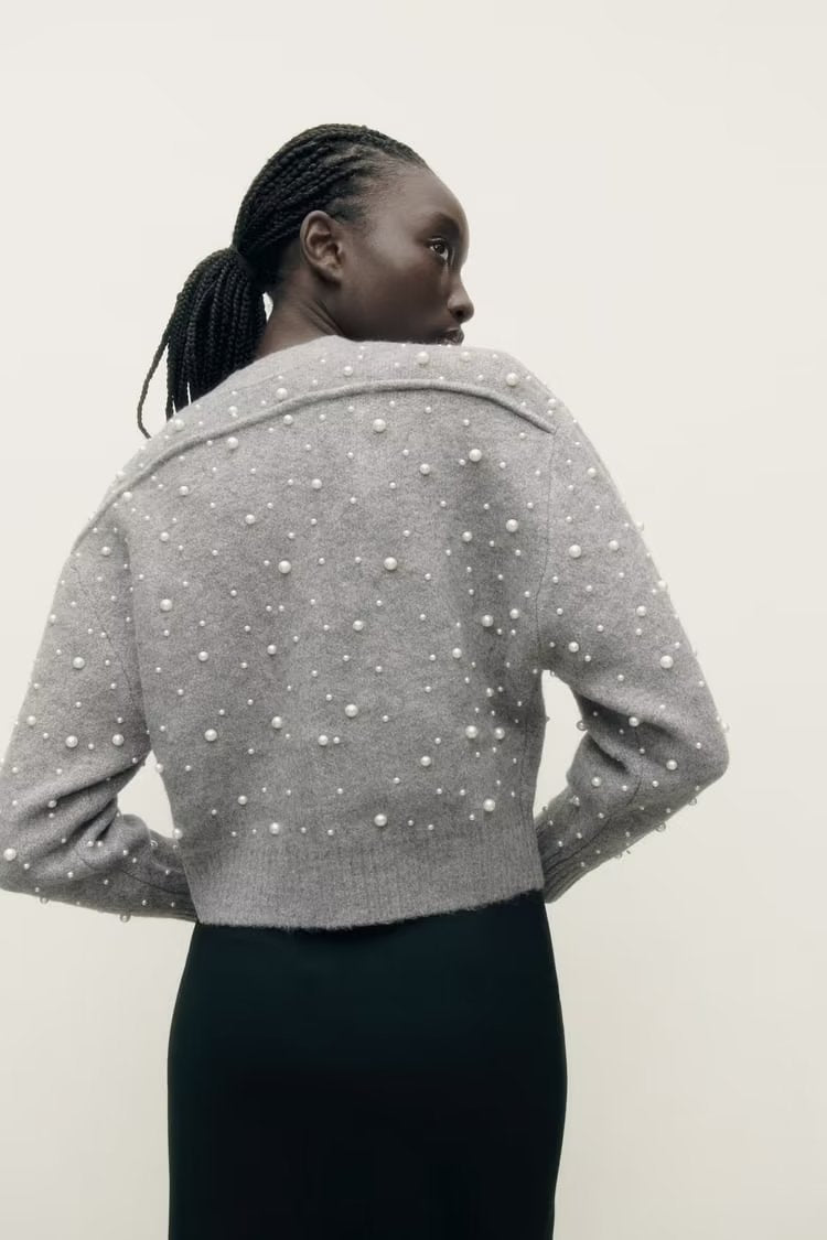 Well Tailored Sweater with a Graceful Silhouette