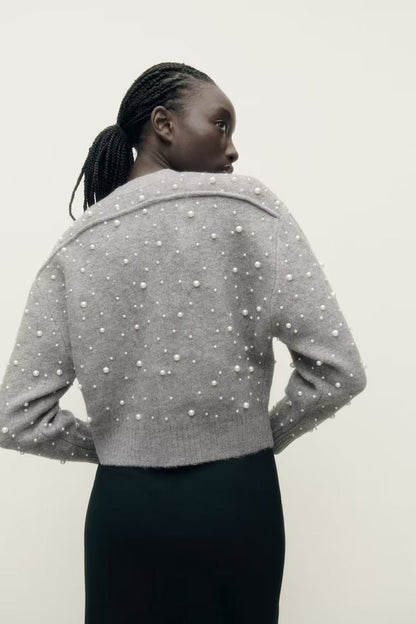 Well Tailored Sweater with a Graceful Silhouette