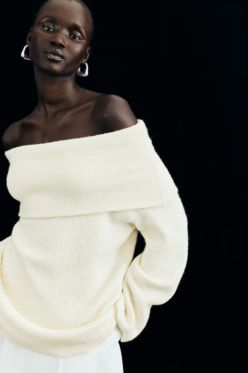 Well Tailored Top with a Graceful Silhouette