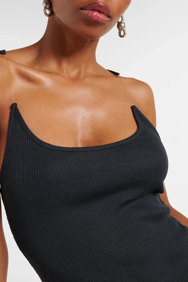 Gracefully Styled Garment for Any Occasion
