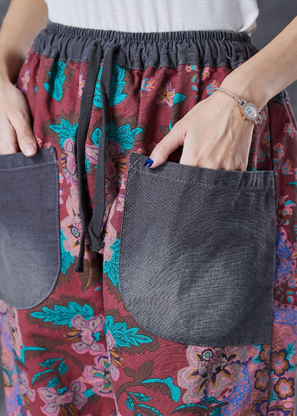 Effortlessly Elegant Pants with a Timeless Design