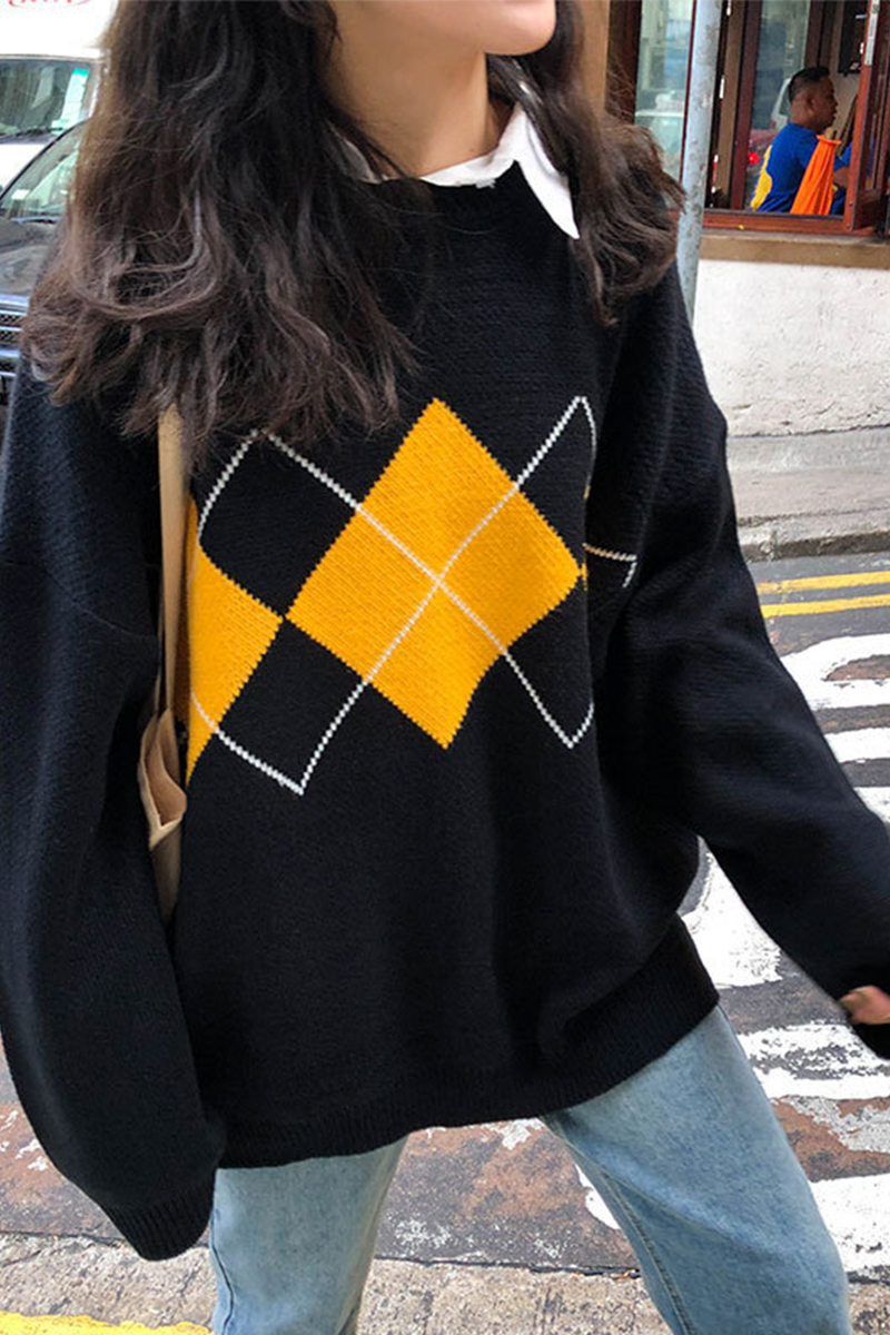 Effortlessly Elegant Sweater with a Timeless Design