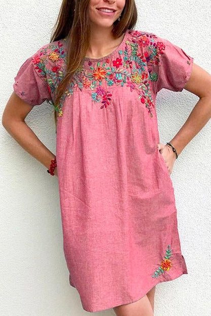 Beautifully Finished Dress in a Timeless Design