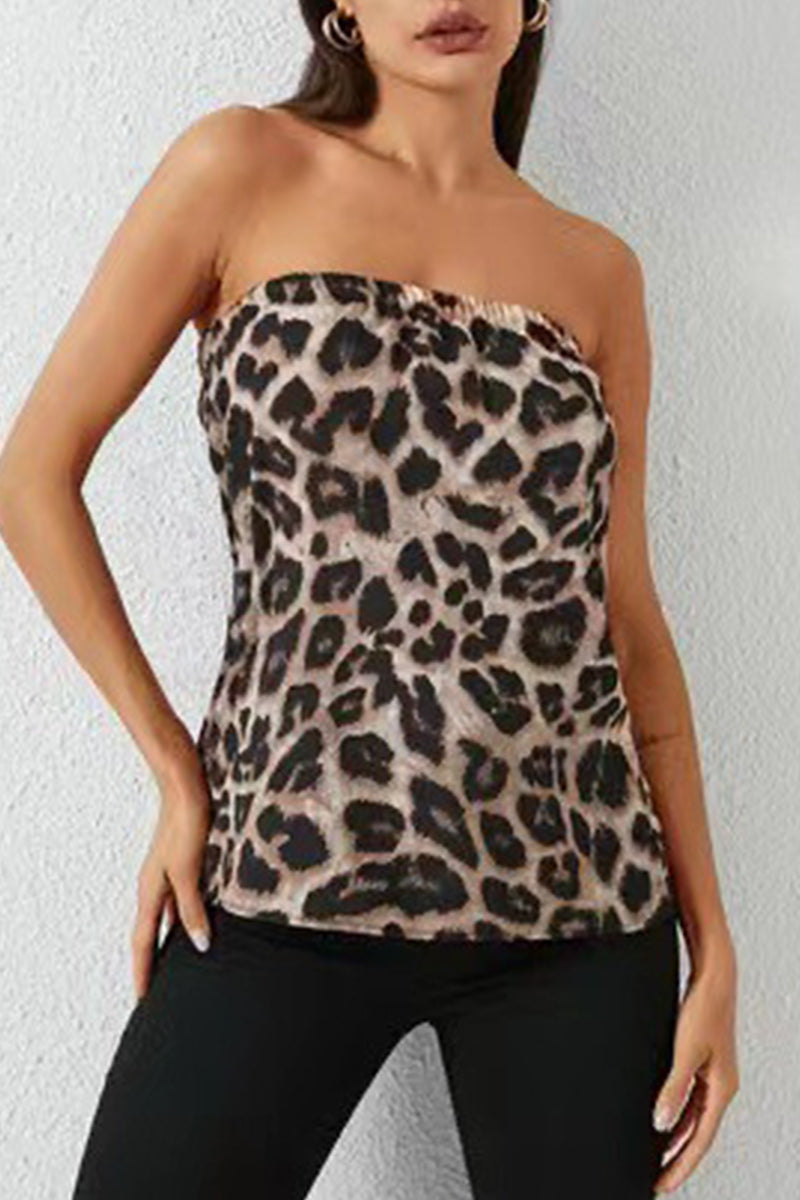 Well Tailored Top with a Graceful Silhouette