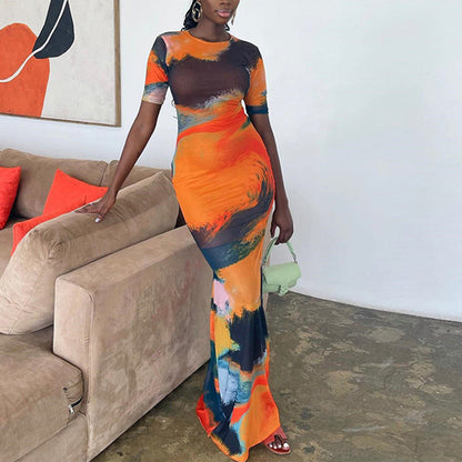 Beautifully Finished Dress in a Timeless Design