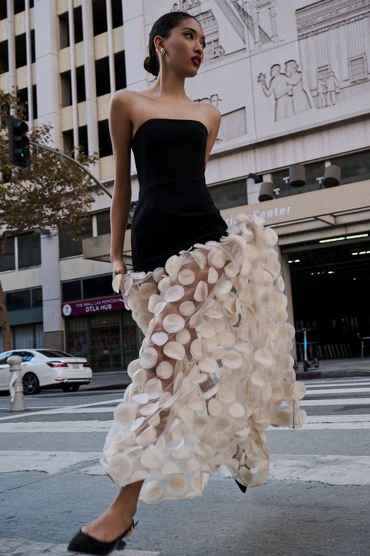 Beautifully Finished Dress in a Timeless Design