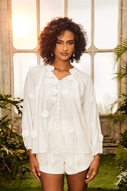 Classic Vintage Blouse with a Flattering Fit