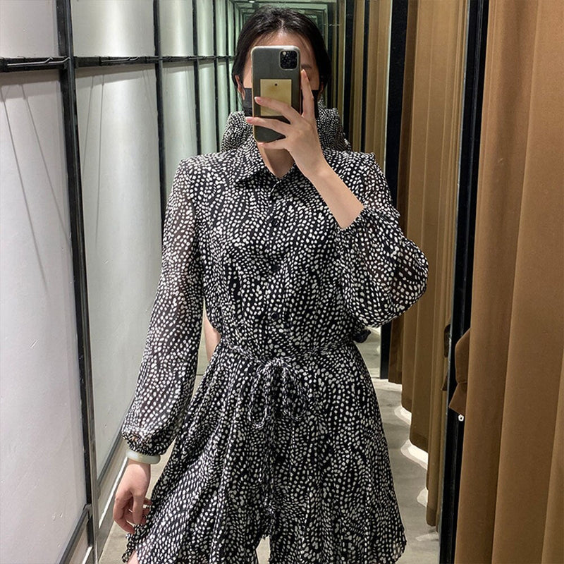 Classic Vintage Dress with a Flattering Fit