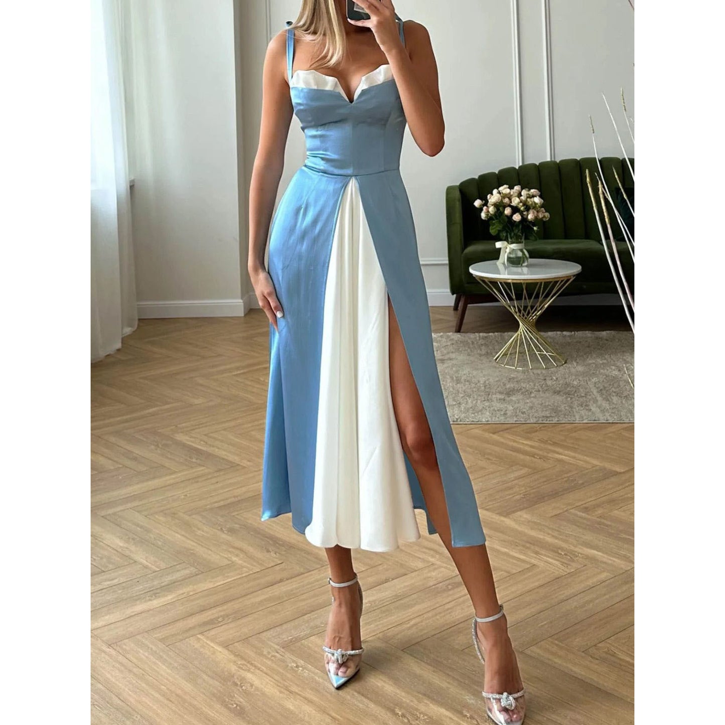 Beautifully Finished Dress in a Timeless Design