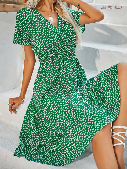 Effortlessly Elegant Dress with a Timeless Design