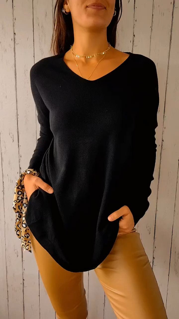 Effortlessly Elegant Top with a Timeless Design
