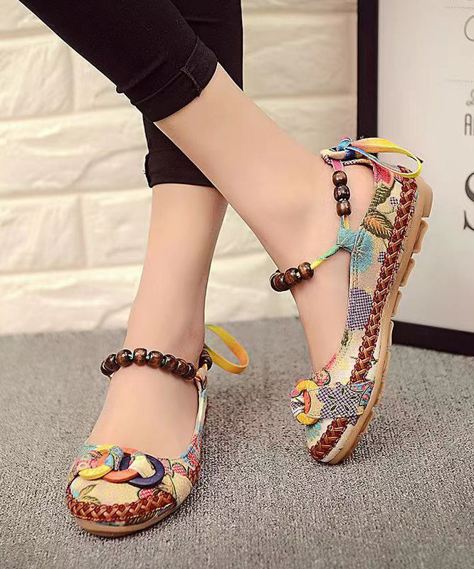 Effortlessly Elegant Shoes with a Timeless Design