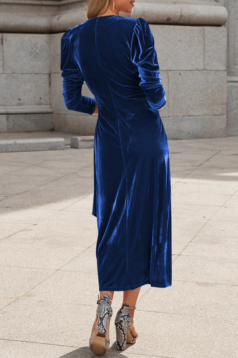 Beautifully Finished Dress in a Timeless Design