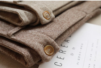 Effortlessly Elegant Pants with a Timeless Design