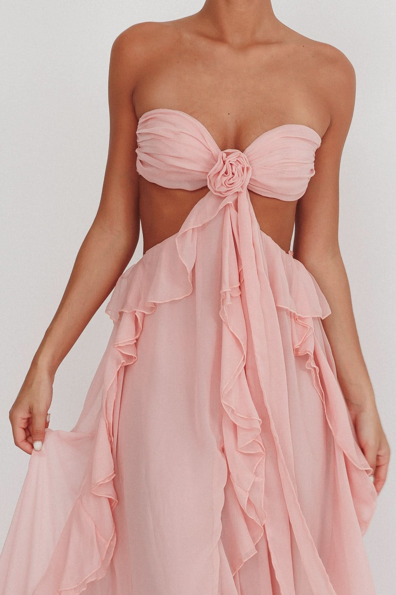 Beautifully Finished Dress in a Timeless Design