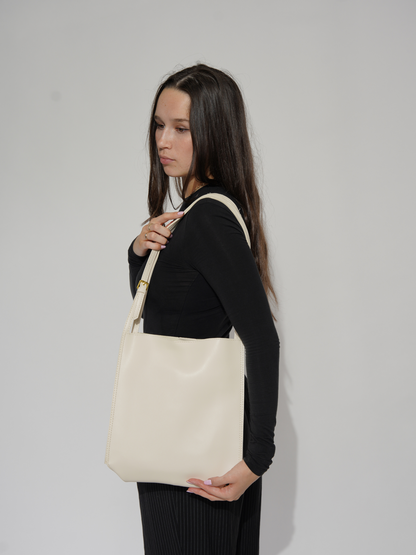 Gracefully Styled Bag for Any Occasion