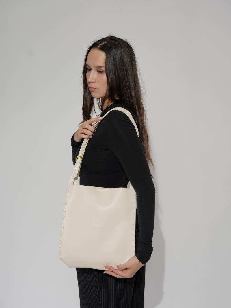 Gracefully Styled Bag for Any Occasion