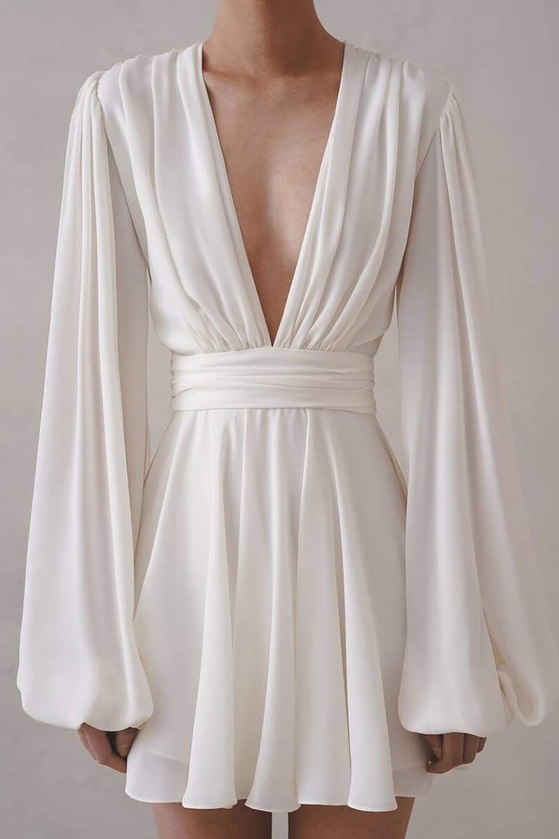 Beautifully Finished Dress in a Timeless Design
