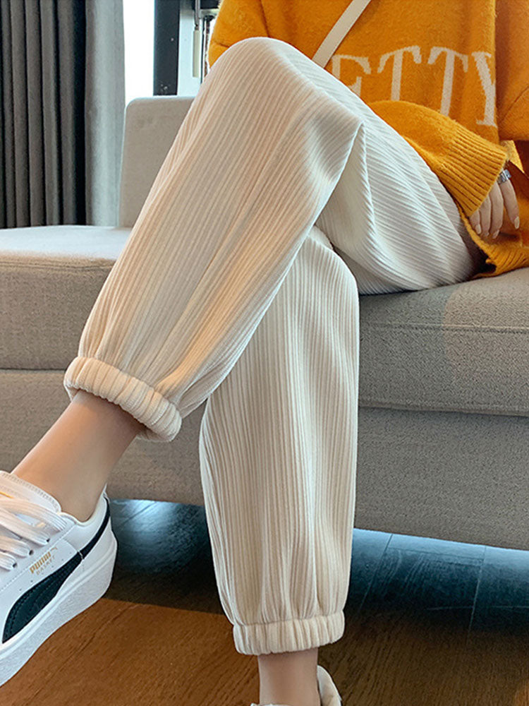 Well Tailored Trousers with a Graceful Silhouette