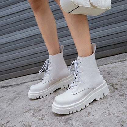 Beautifully Finished Boots in a Timeless Design