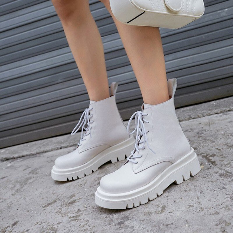 Beautifully Finished Boots in a Timeless Design